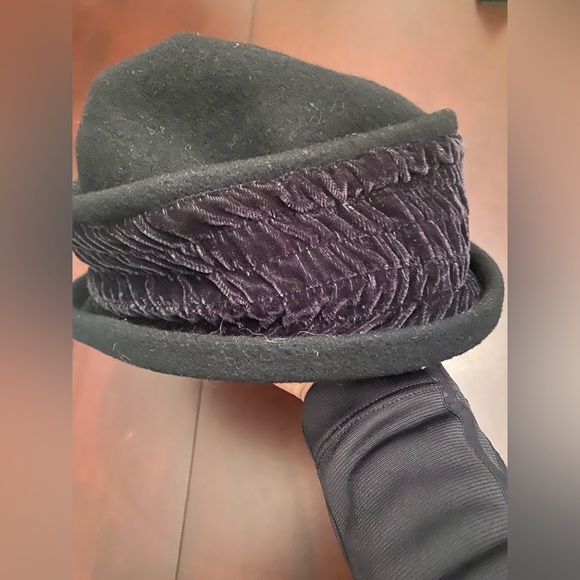 Wool winter hat - Picture 1 of 3